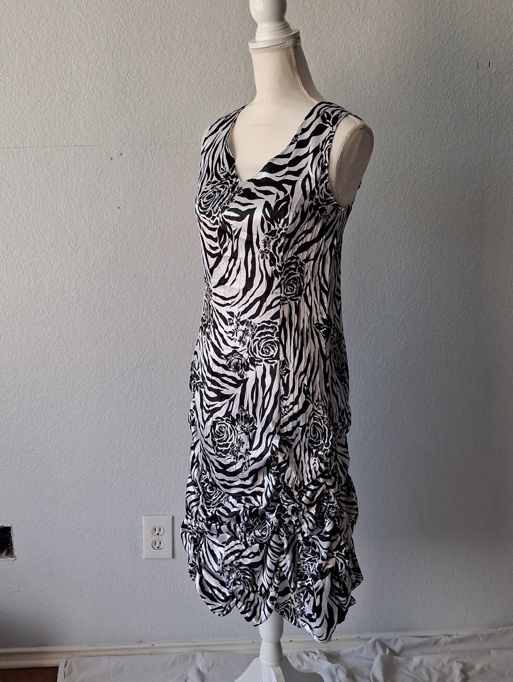Sleeveless Black & White Zebra Rose Print Midi Dress